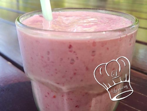 Milk-shake aux framboises et bananes