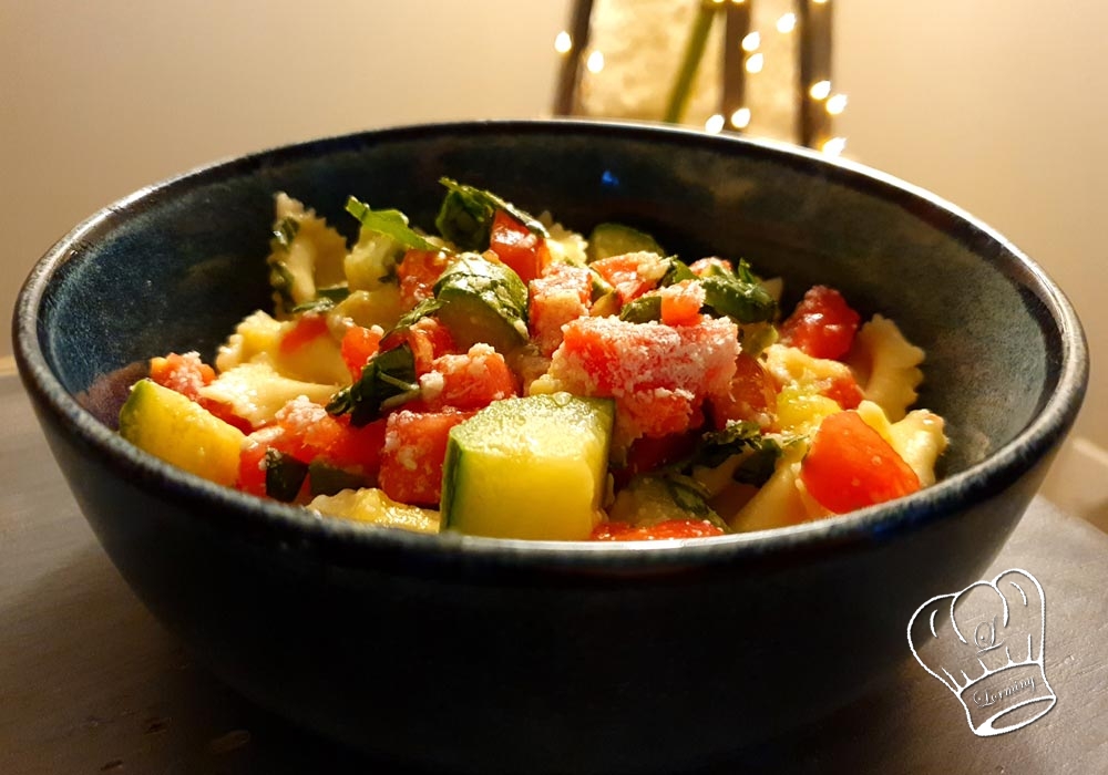 Pâtes aux courgettes, tomates et parmesan