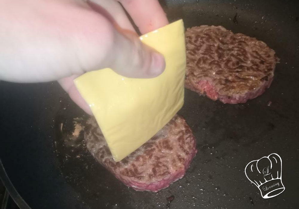 Giga burger cheddar