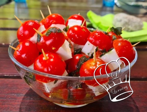 Mini brochettes de tomates cerise et feta