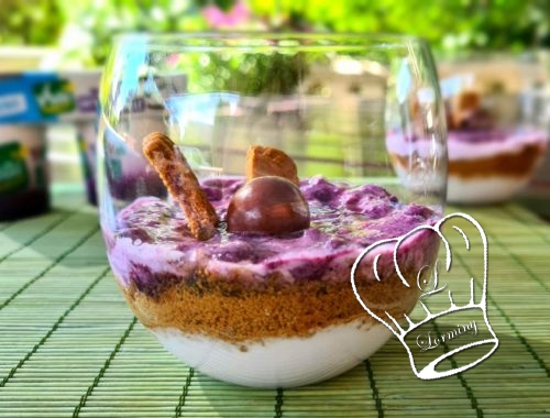 Verrine speculoos et yaourt a la myrtille