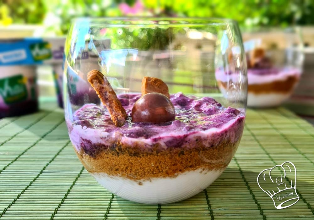 Verrine speculoos et yaourt a la myrtille