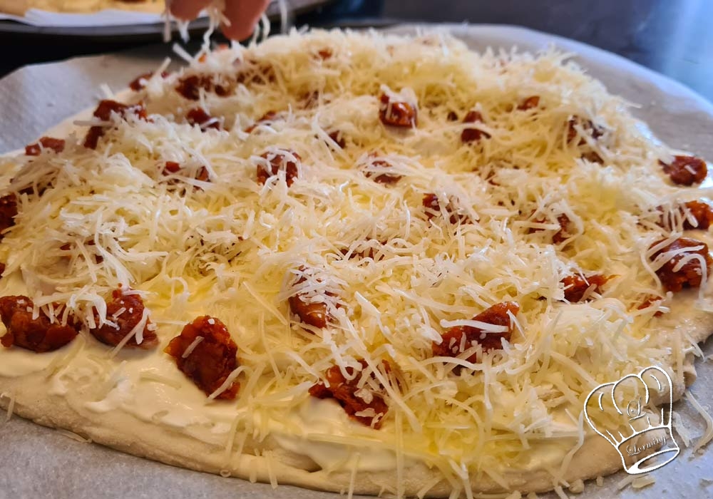 Pizza chorizo gruyere