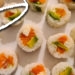 Sushis au saumon et avocats