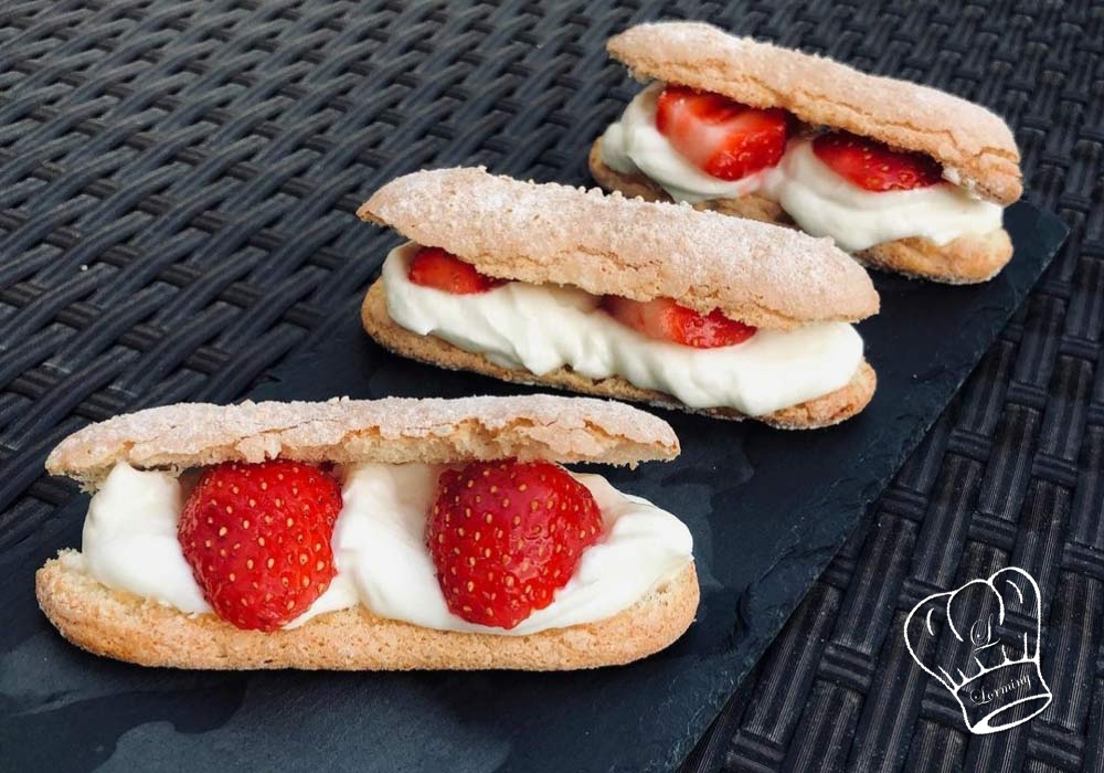 Biscuits a la cuillere facon eclairs aux fraises