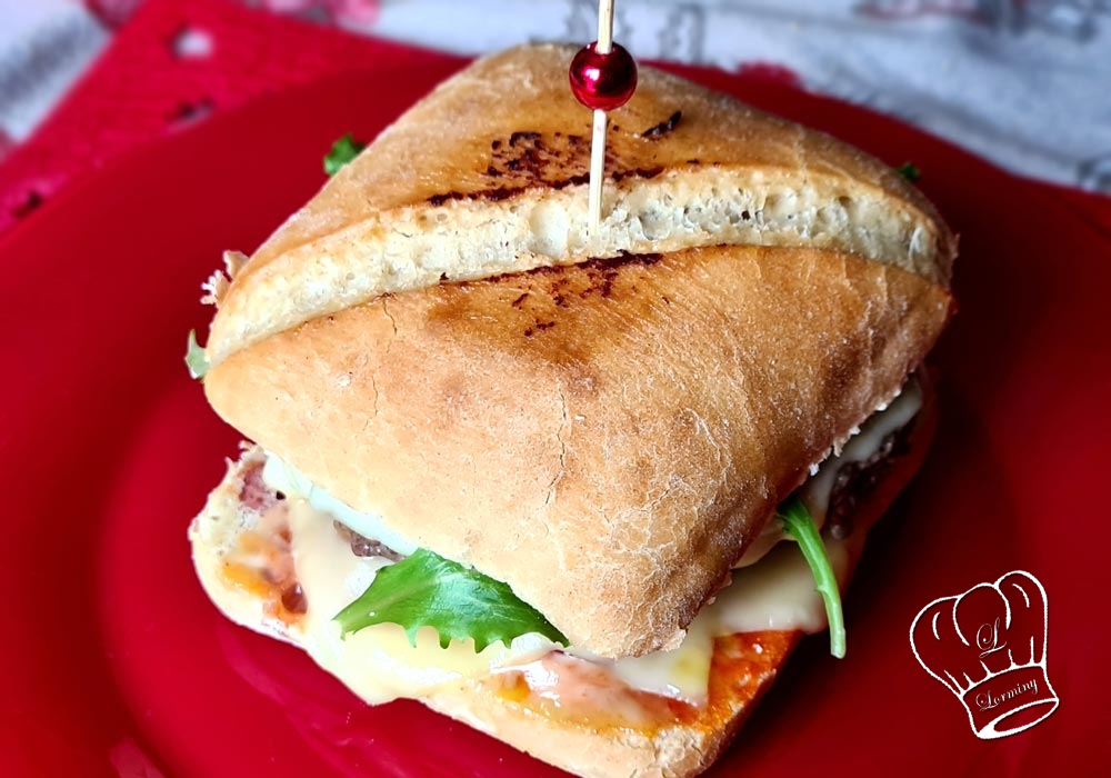 Hamburger boeuf oignons salade tomates et fromage