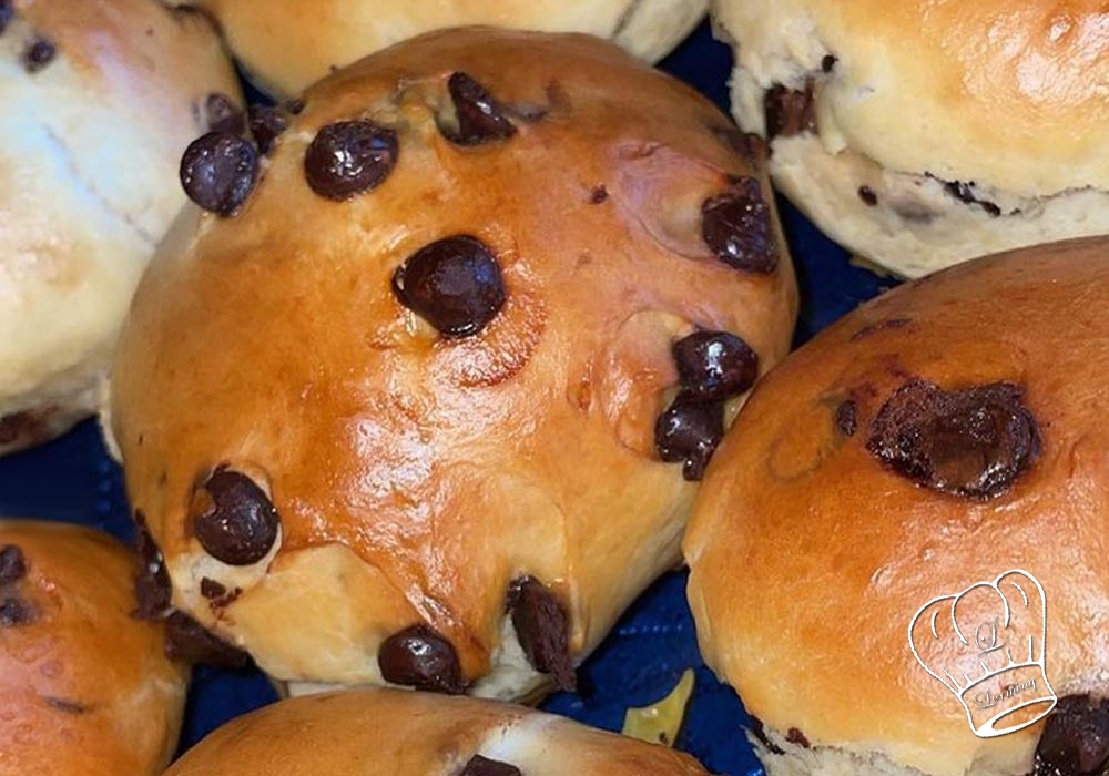 Petites brioches aux pepites de chocolat fourrees au chocolat