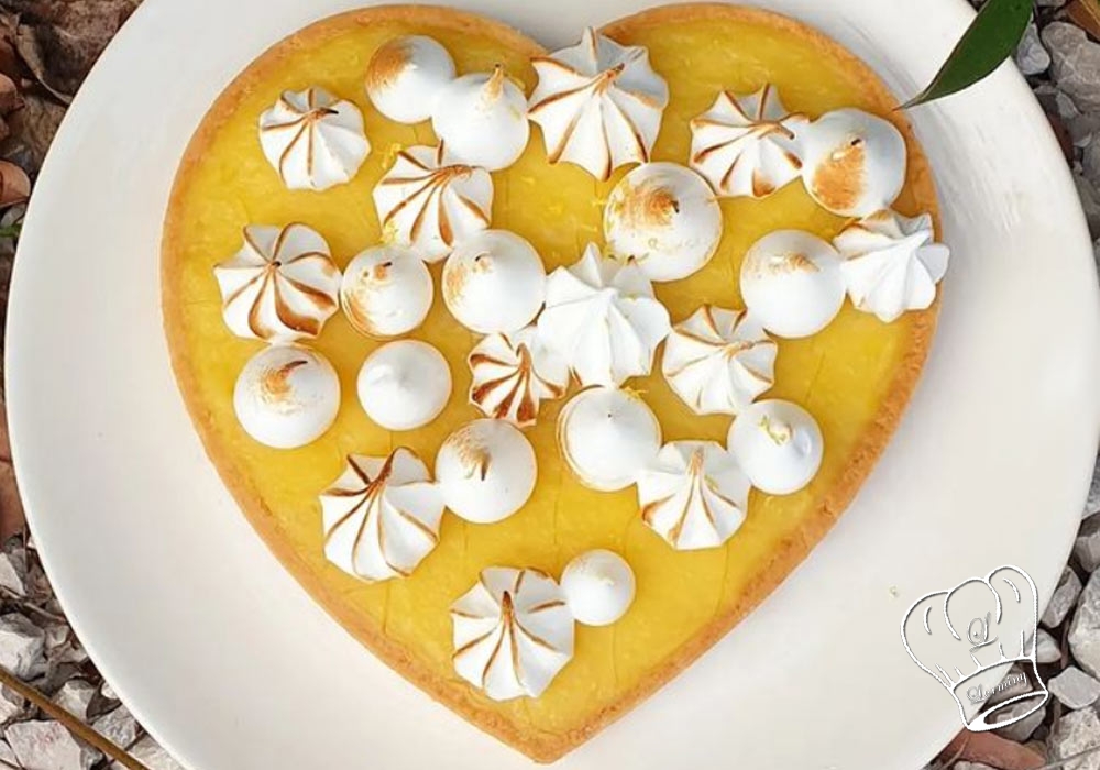 Tarte au citron meringuee en forme de coeur