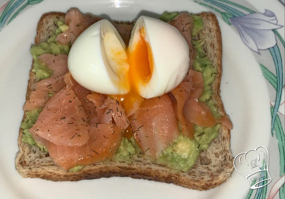 Toast avocat saumon oeuf poche