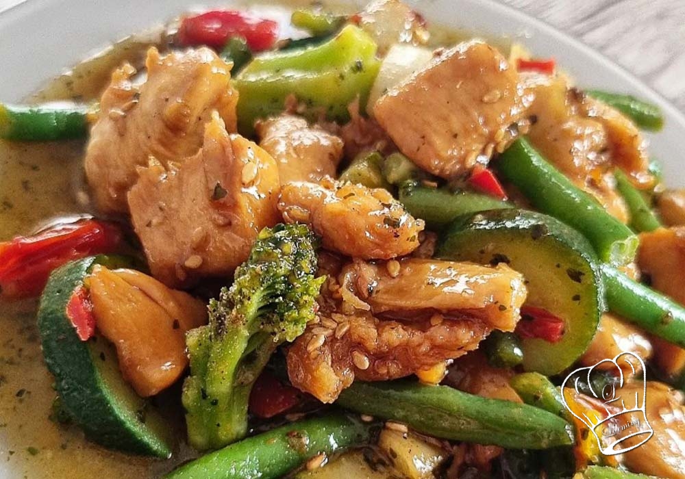 Poulet caramelise au sesame et petits legumes