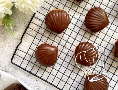 Madeleines en coque de chocolat