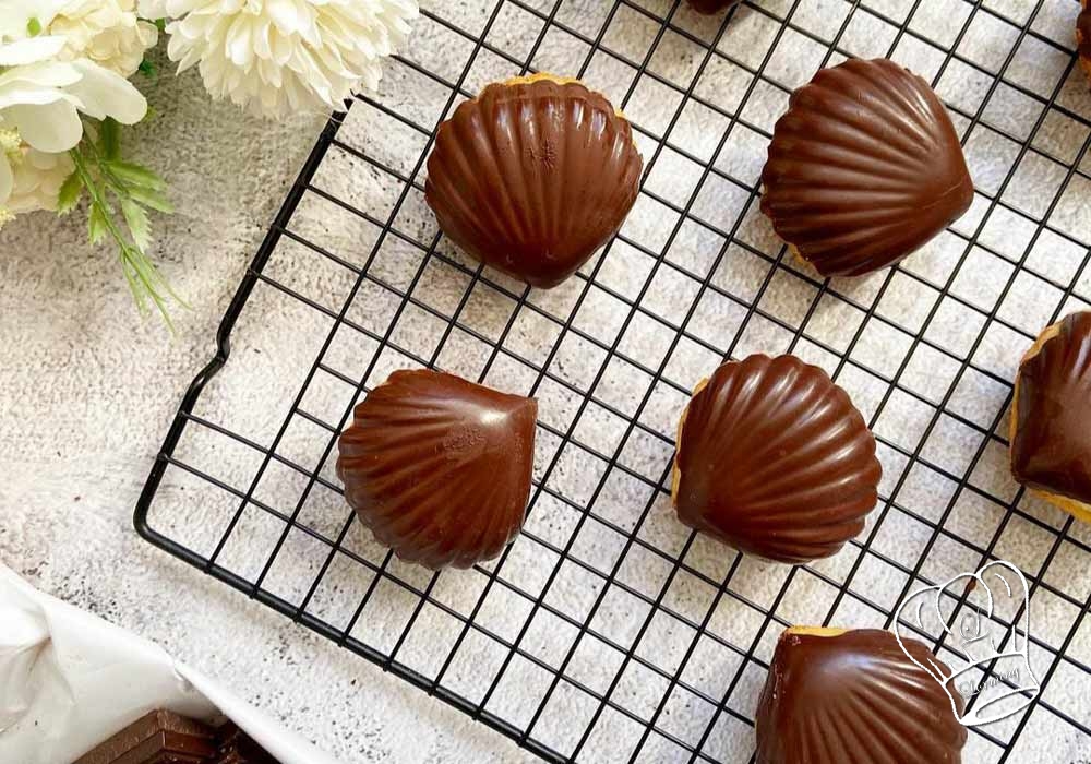 Madeleines en coque de chocolat