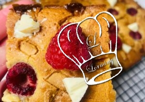Brownie au chocolat blanc et aux framboises