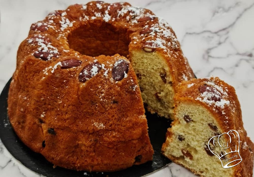 Kouglof traditionnel aux raisins sec