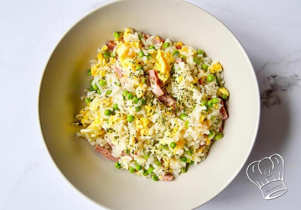 Riz cantonnais de konjac au petits pois oeuf et bacon