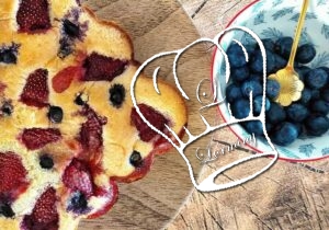 Clafoutis au lait de coco et fruits rouges