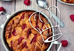 Pudding aux croissants et framboises