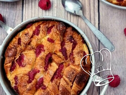 Pudding aux croissants et framboises