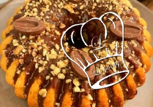Gâteau au yaourt classique au chocolat fondu