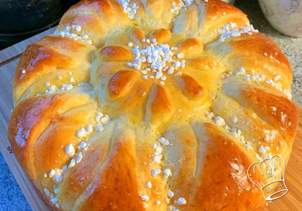 Brioche en forme de fleur au sucre perle