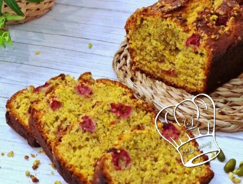 Cake a la pistache et a la framboise