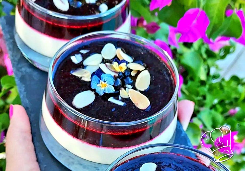 Panna cotta a la vanille et aux myrtilles