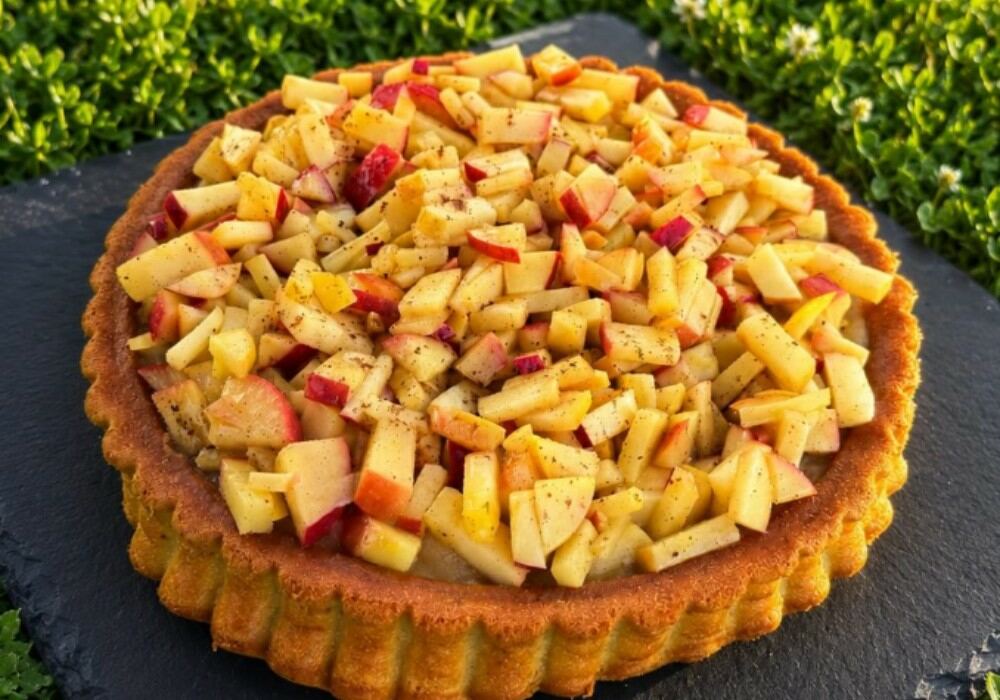 Tarte renversée caramel, compote et brunoise de pommes vanillée